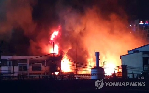  < 경기 군포 강남제비스코 안양공장화재 > 참 희안한게, 요새 불이 왜 이렇게 많이 그리고 자주 나는건지 ~ ? by 불방망이