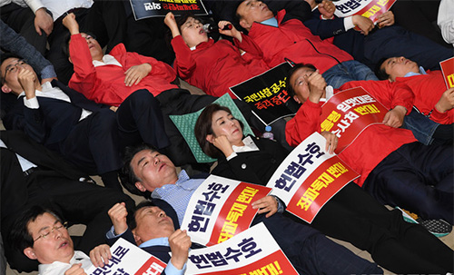 한국당 해산’ 청원 100만명 돌파…변상욱 “또 다른 촛불 발화”
