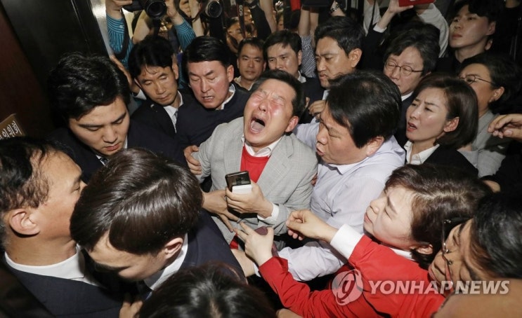 공수처법이란? '일사천리' 패스트트랙 지정