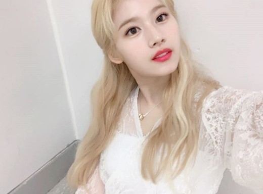 트와이스(twice) 사나(sana), 일왕 퇴위 소식에 "쓸쓸하지만 수고 많았다" 