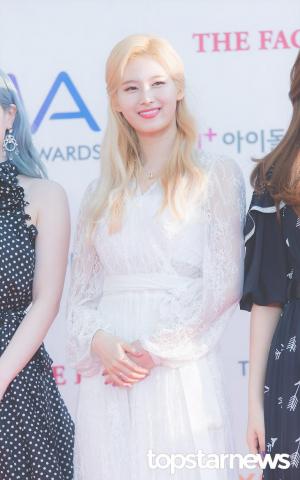  [이슈종합] 트와이스(TWICE) 사나, 아카히토 일왕 퇴위 언급 ‘쓸쓸한’ 심경고백→비판여론 ing→소속사 대응? ‘아쉬움’ (전문)