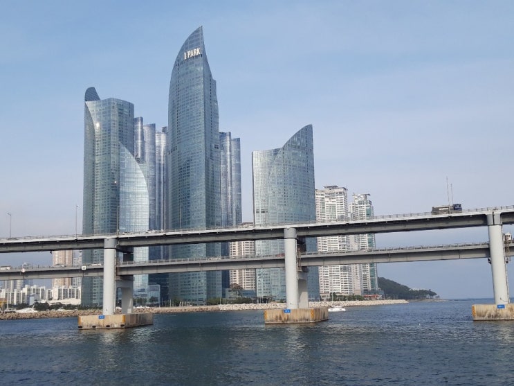  부산 마린시티 아파트 경매, 해운대 두산위브더제니스 매매, 전세 시세와 2회유찰 원인은?