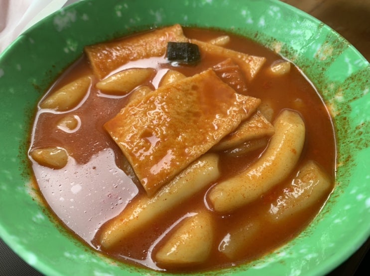  충무로 떡볶이파티. 떡볶이 국물, 튀김 존맛탱