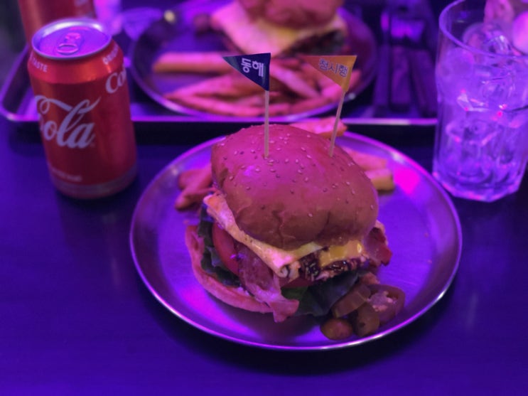  을지로 3가 핫플레이스 - 수제버거 맛집 청시행 / 느낌있는 카페 서울라이트