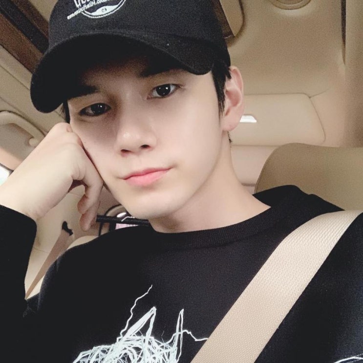  2019 백상예술대상 옹성우 시상자로 참가 합니다