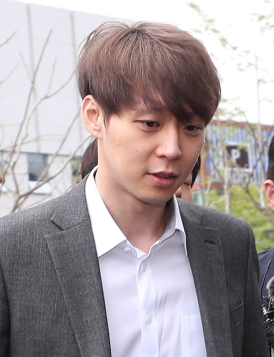  2년전 박유천 다리 덮은 흉터, 필로폰 부작용 메스버그 의혹