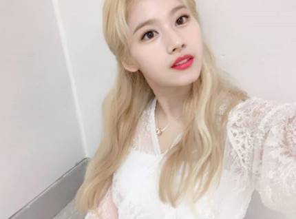 트와이스 사나, 일왕 퇴위 소식? 트와이스 사나, 일왕 퇴위 소식?