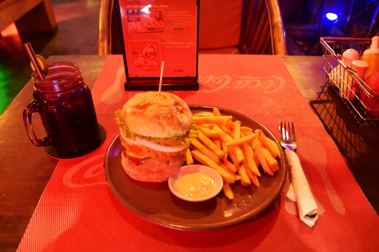  [얼큰이's 2019 에어서울 민트원정대 씨엠립 여행] 02.14 _ No.06 : 현주엽 로드② - 정글버거 Jungle Burger 의 JB버거 맛보기~ (그는 신이었다 !!)