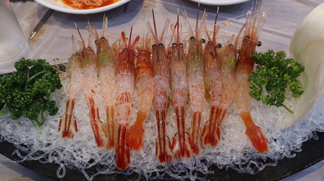 남포동 부산홍게무한리필 "참바다대게"에서 꽃새우회 먹방