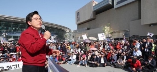  황교안·나경원 "협치 안하겠다는 말…누구와 협치하나"  