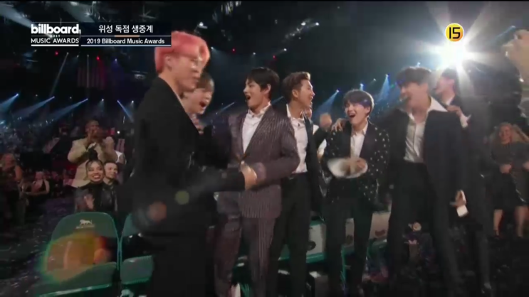  빌보드뮤직어워드 방탄 탑듀오그룹 부문 수상!