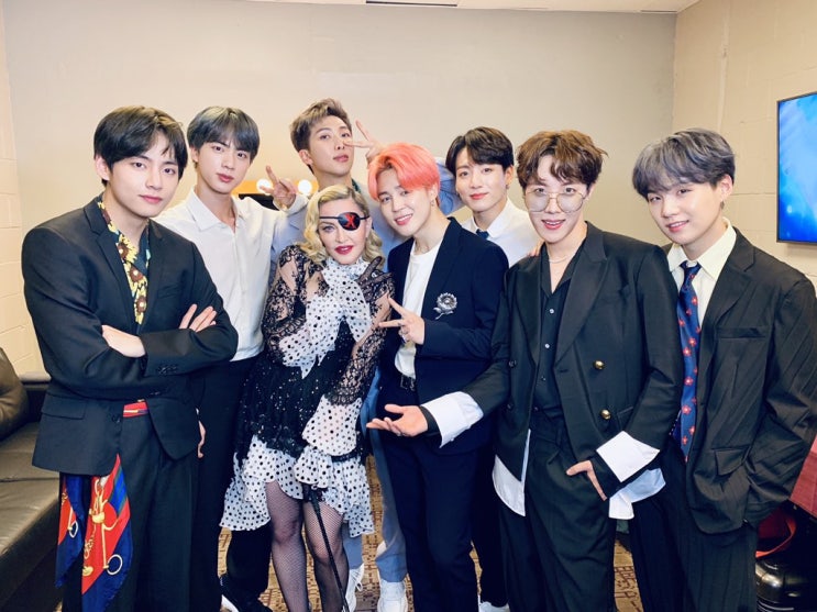 방탄소년단 트윗... We met 카디 비(Cardi B), 오프셋(Offset) & 마돈나(Madonna) 방탄소년단 트윗... We met 카디 비(Cardi B), 오프셋(Offset) & 마돈나(Madonna)