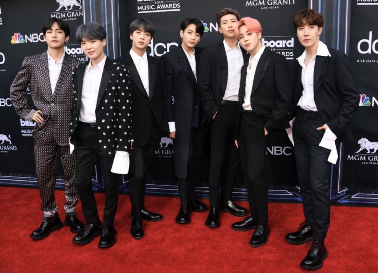  [BTS] 방탄소년단 레드카펫+탑소셜 아티스트 상 수상! 3년 연속!