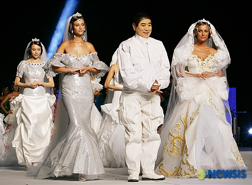  오는 2019 아시아모델페스티벌 아시아모델어워즈에서 대한민국 최고 패션 디자이너 앙드레김 추모 패션쇼 진행