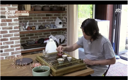  차에서 예절을 어쩌고...