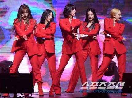 EXID 측 "솔지·LE·혜린 재계약-하니·정화 계약종료…팀 해체는 아냐" EXID 측 "솔지·LE·혜린 재계약-하니·정화 계약종료…팀 해체는 아냐"