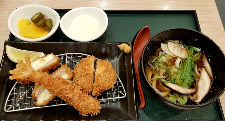  사보텐 핫세트(미니 카츠, 치즈 카츠, 통새우 카츠, 우동)