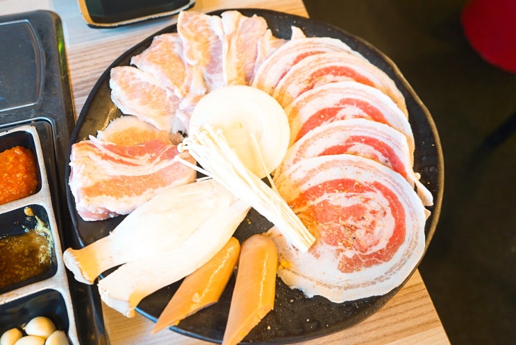  신사역고기맛집 경성팔일삼 별관에서 금돼지세트와 차돌치즈볶음밥 냠냠