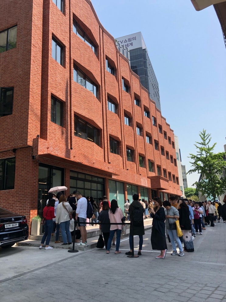  성수동 뚝섬역 1번출구 무슨줄인가 했어요 블루보틀이래요