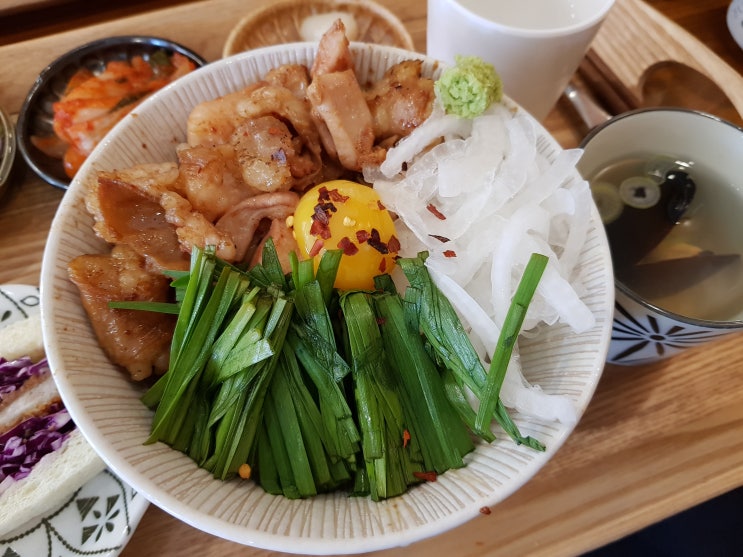 포항 효자시장 곱창 대창 덮밥 맛집 "담박집"