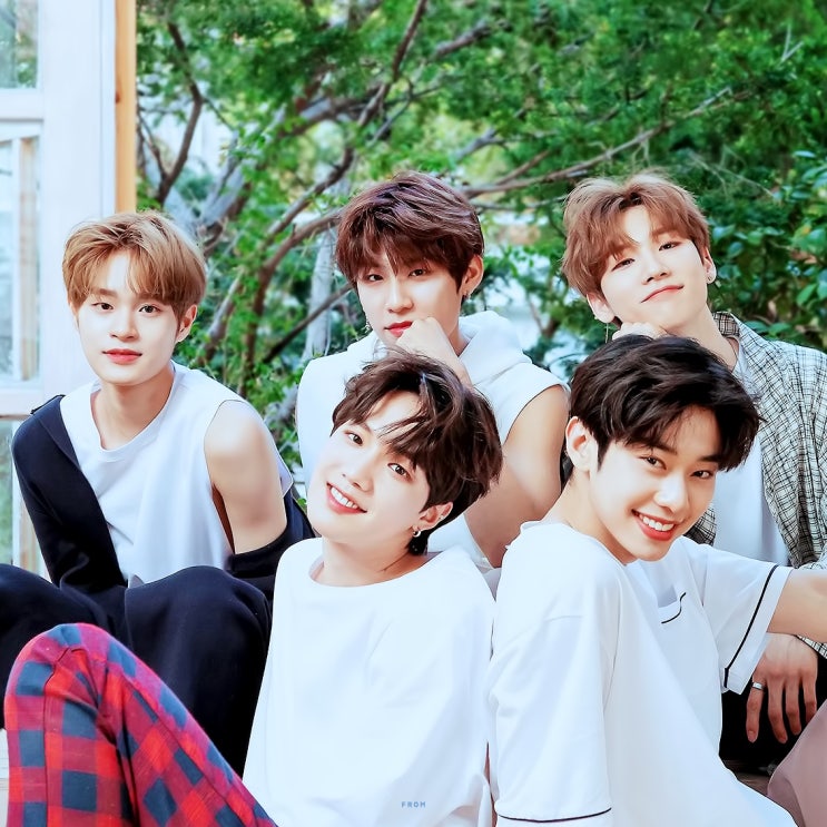  AB6IX(에이비식스) 박우진 팬클럽모집 단체사진 공개 + 팬클럽명 모집 중