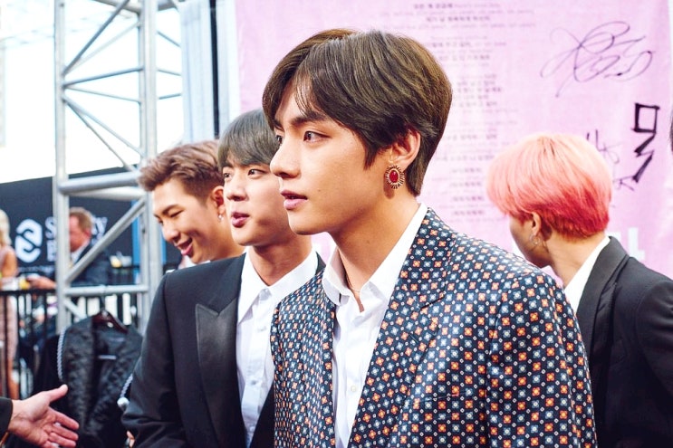  방탄소년단 뷔(V)" 빌보드 스타들의 '워너비 프렌드' 관심집중!