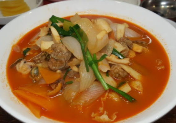  2TV생생정보통 맛집오늘 <고수의부엌>화락수타짬뽕 해물짬뽕,신라면옥 소고기수육전골 <초저가의비밀>내발산동치킨팩토리4,500원 국내산통닭,수원해람회수산시장 만원 제철회+물회정식