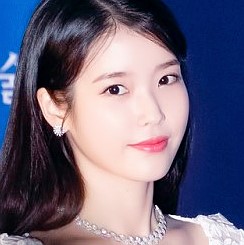  190507 아이유 2019 백상예술대상 레드카펫_ 관람