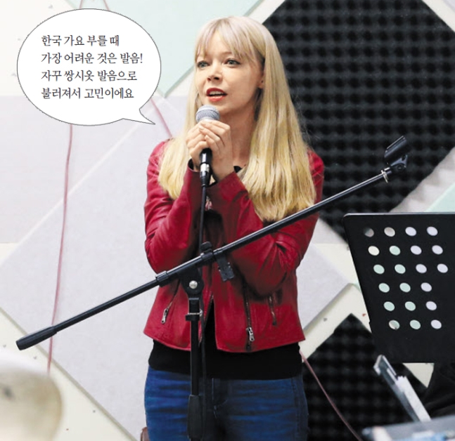  파란 눈의 '리틀 이미자'가 부르는 한려수도, 들어보실래요? (조선. 20190506)