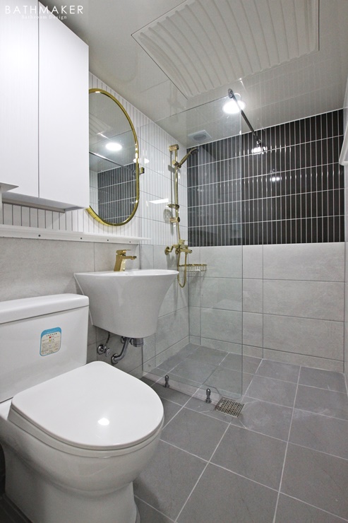 다채로운 분위기의 욕실, 송파구 송파동 주택 욕실리모델링, 블랙 타일로 포인트 준 트렌디한 욕실인테리어