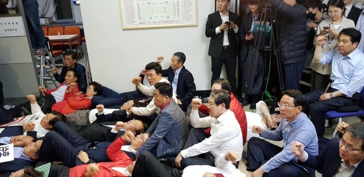  2019.4.30(화), 끝까지 국민 여러분과 함께 자유대한민국을 지켜내겠습니다.