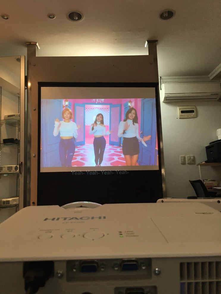  학원빔프로젝터 수업용 좋은 큰 화면 빔프로젝트