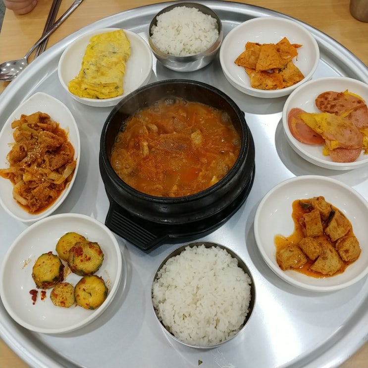  영대 구 소방서 근처 (미대 길) 골목식당