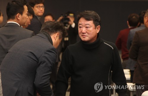  [칼럼]이웅열 전 회장이 진정 ‘영원한 청년’이라면…