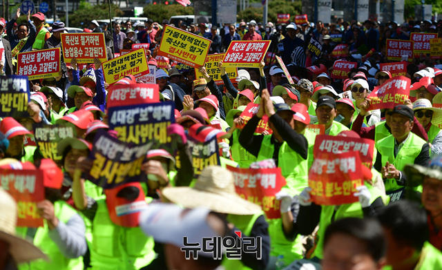  [현장] "4대강 보 해체하면 文정권도 해체"…'성난' 農心 도심 '쩌렁'