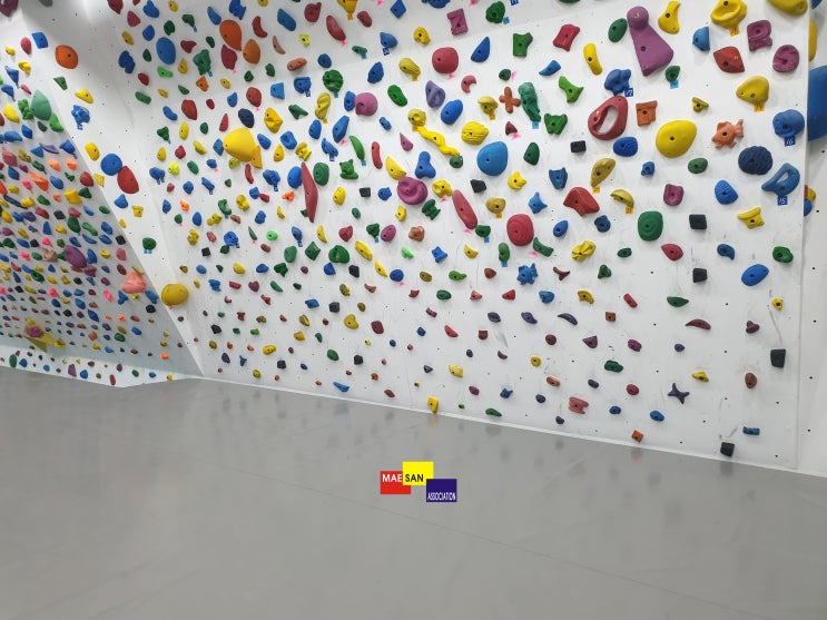 수원영통 클라이밍장 / 수원 플러스클라이밍장이 홀드와 외벽 등 리모델링을 했어요