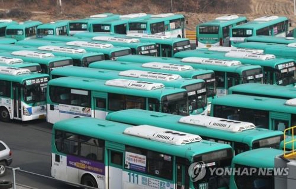  경기도 버스업계 주 52시간 놓고 "첨예한 대립"_8일부터 파업 찬반투표 후 15일께 파업 예고