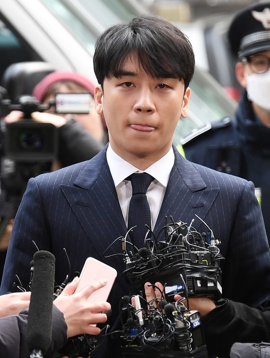  승리, 구속영장…성매매 알선·횡령 혐의 등 적용