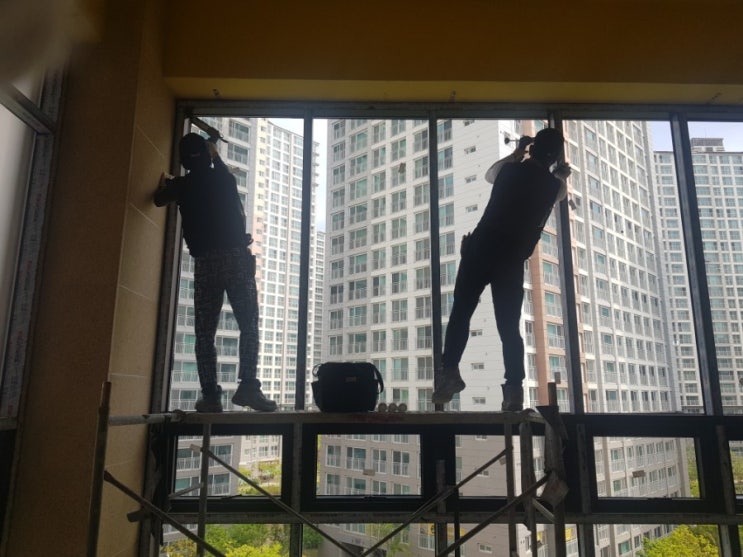  명지 내부실리콘코킹&유리시공
