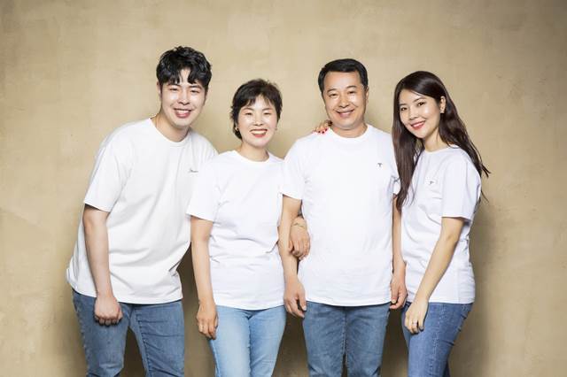  가족사진 스튜디오 작업실의 EVENT굿굿 
