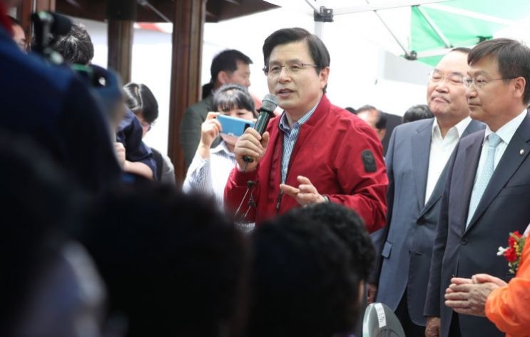  황교안, 대우조선해양 "매각 결정은 졸속 행정"...한선교 논란엔 "자세한 내용 파악해봐야"