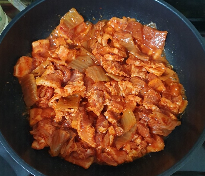  손님상 차리기 좋은 김치제육볶음