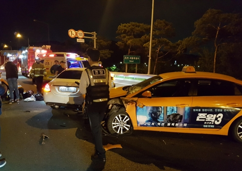  왜 차를 2차로에···인천공항고속도로 사고 20대 여배우 '미스터리'