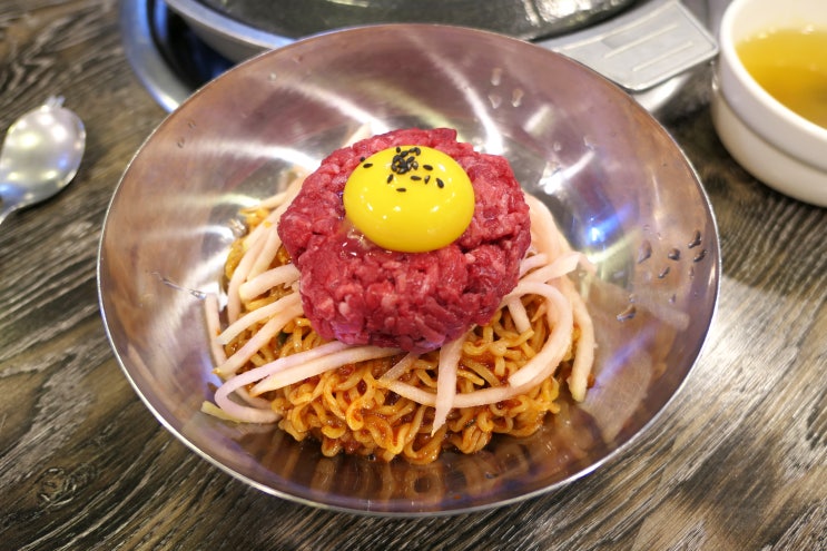  신림맛집 고모네정육식당 육회비빔라면 & 투닷츠베이커리 팡도르 짱맛