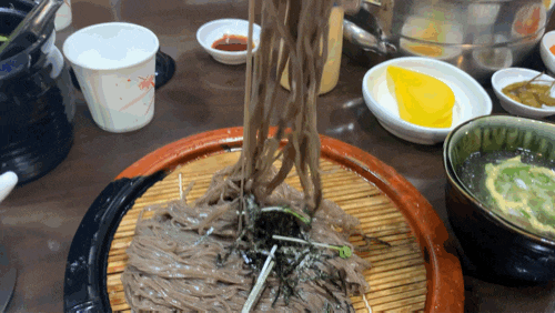 분당맛집 생활의달인 서현역 '그집' 판모밀과 찐만두 한입~