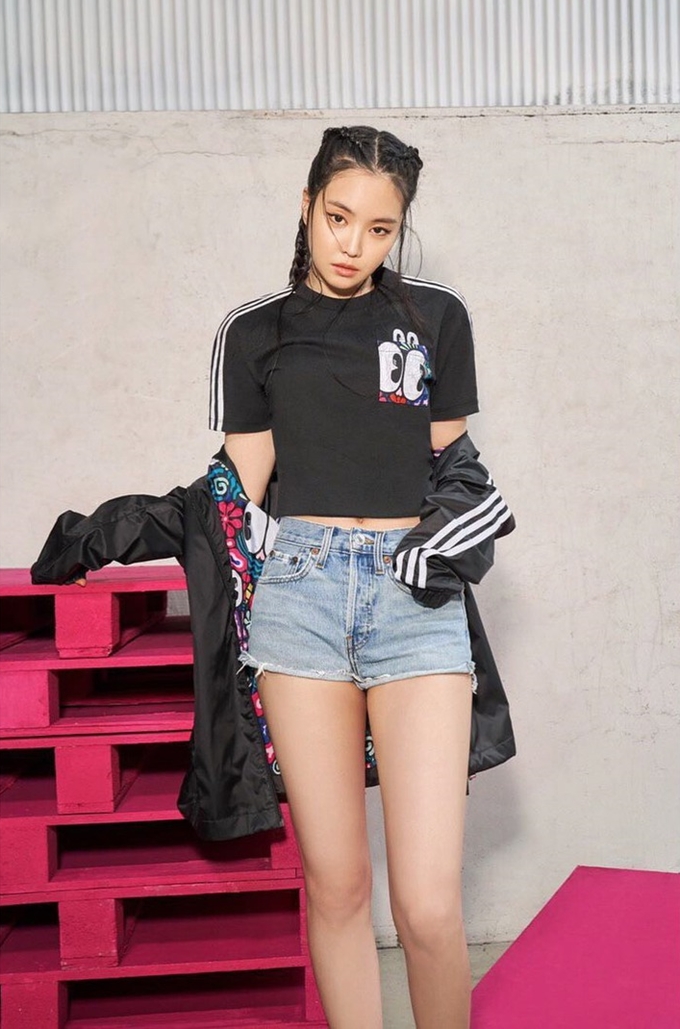  손나은 미친 몸매 레깅스 트레이닝복 아찔한 화보