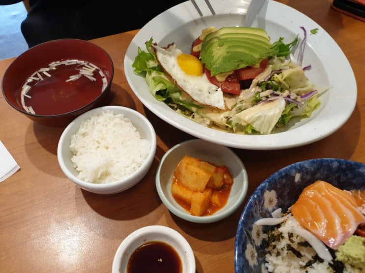  대학로맛집 함박웃음식당 아보카도치즈함박스테이크 사케동