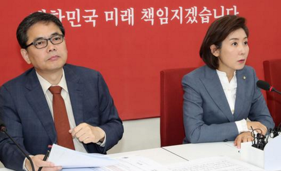 한국당 "문다혜 해외 이주 의혹, 검찰 철저 수사하라" 공세 