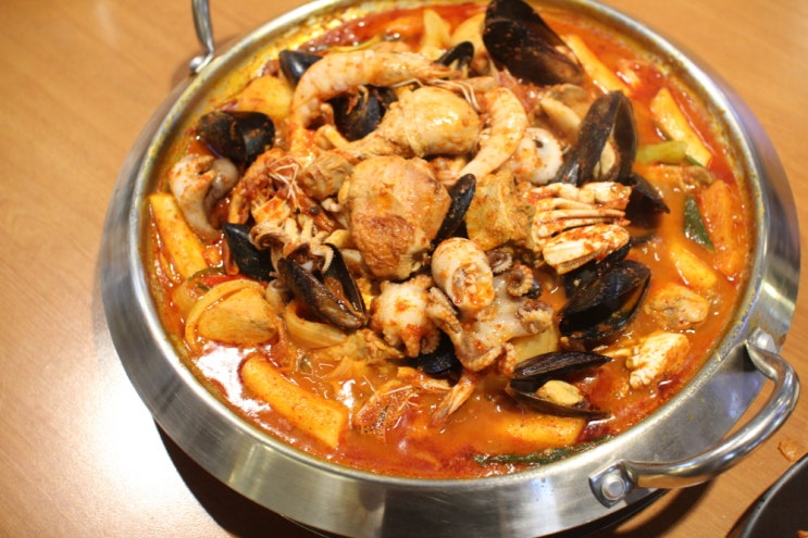  장충동 맛집은 몸에 좋은 식재료로 건강과 맛이 있는 흥부찜닭!