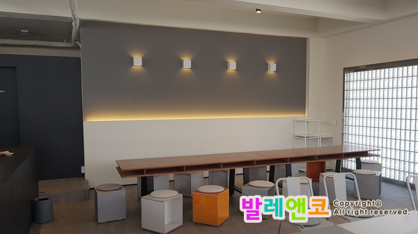  [커피숍 인테리어] 헬무트 커피 '리얼커피 오랜만'